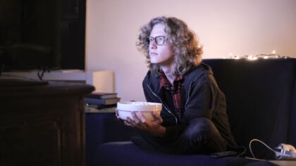 Mida vaadata, kui oled üksinda kodus: 9 head lugu mõnusaks solovaatamiseks